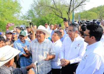 Reconocen ejidatarios de Llera respaldo de Américo ante problemática con empresa eólica