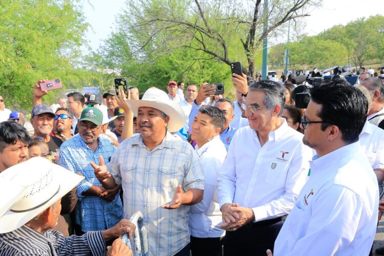 Reconocen ejidatarios de Llera respaldo de Américo ante problemática con empresa eólica