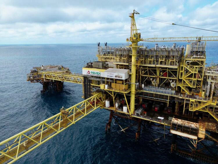 Pemex reporta el menor nivel de deuda en los últimos 11 años.