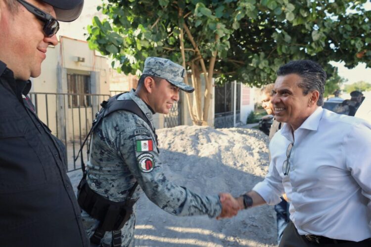 Atiende alcalde Lalo Gattás con mandos de seguridad reportes ciudadanos.