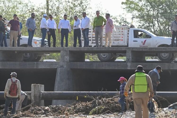 Supervisa alcalde rehabilitación de fugas y limpieza de drenes pluviales en Victoria.