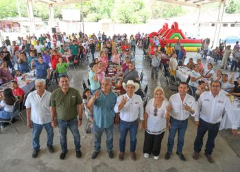 Encabeza Lalo Gattás convivencia con familias del área rural.