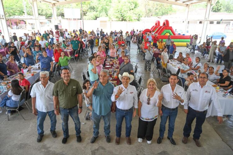 Encabeza Lalo Gattás convivencia con familias del área rural.