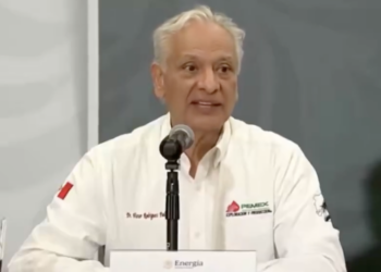 Derrame en el Golfo de México sí fue por una fuga en oleoducto de Pemex, separan a 3 funcionarios