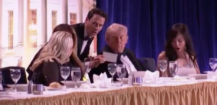 Evacuan a Trump ante posible incidente.