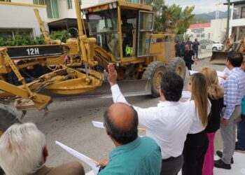 Arranca Municipio obra de rehabilitación de calle en la Magisterial.