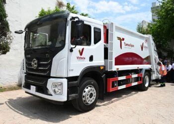 Entrega Lalo Gattás nueva unidad de recolección de basura y anuncia adquisición de dos más.