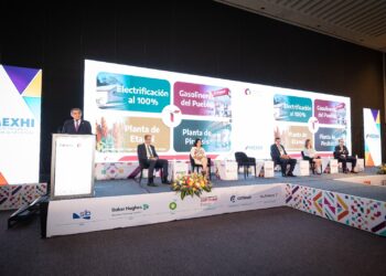 Participa Américo en la Décima Convención Nacional Petrolera