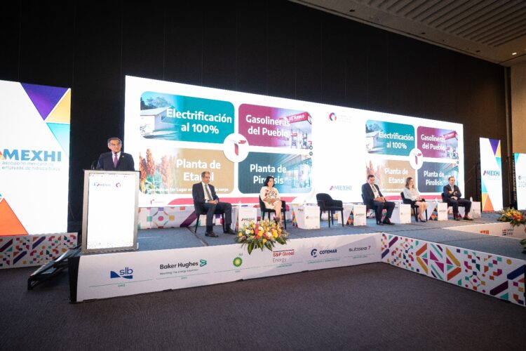 Participa Américo en la Décima Convención Nacional Petrolera