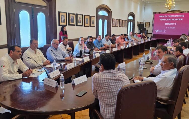 Sesiona Mesa de Ordenamiento Territorial en Victoria