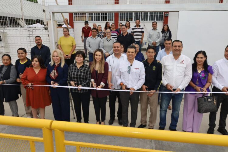 Mejora Municipio espacios educativos en la Secundaria General No. 8.  