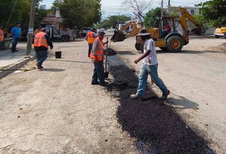 Mantiene Municipio acciones de bacheo en periodo vacacional.