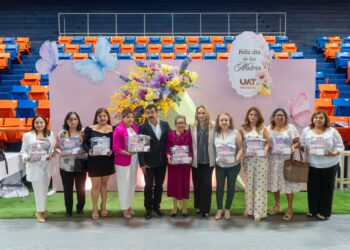 Dámaso Anaya reconoce la labor de las madres trabajadoras de la UAT