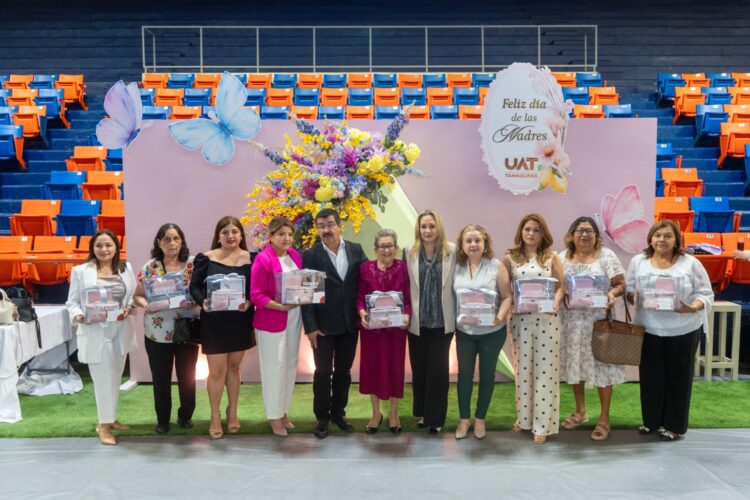 Dámaso Anaya reconoce la labor de las madres trabajadoras de la UAT