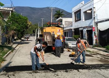 Intensifican acciones de rehabilitación de vialidades en la Capital.