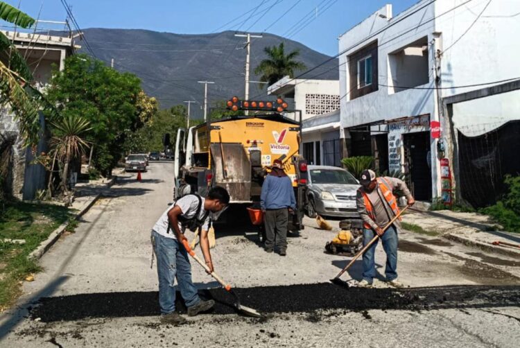 Intensifican acciones de rehabilitación de vialidades en la Capital.