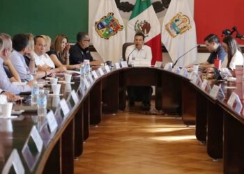 Cumple Lalo Gattás compromisos de territorio y audiencia pública.