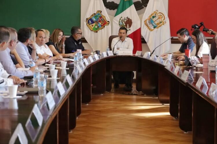 Cumple Lalo Gattás compromisos de territorio y audiencia pública.