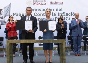 Gobierno de México firma renovación del Paquete Contra la Inflación y la Carestía para mantener canasta básica a 910 pesos.