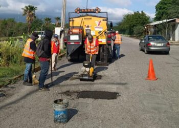 En atención a la indicación de Lalo Gattás, sigue rehabilitación de calles y avenidas.
