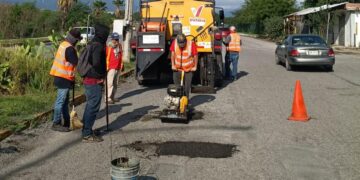 En atención a la indicación de Lalo Gattás, sigue rehabilitación de calles y avenidas.