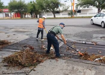 Instruye alcalde Lalo Gattás intensificar desazolve de drenes pluviales.