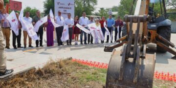 Alcalde Lalo Gattás Báez inicia obra en Secundaria Técnica 54.