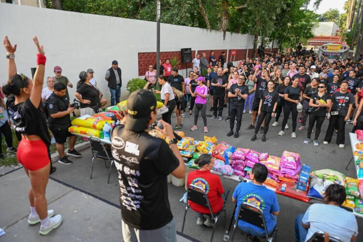 Participan Lucy y Lalo en carrera con causa del IVJUVE.