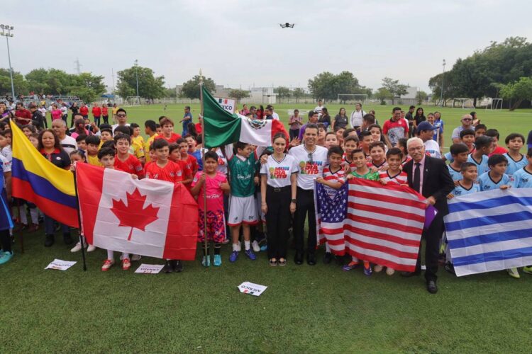 Rueda el balón en el Mundialito DIF Victoria 2026.