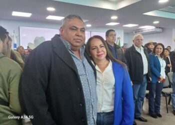 Abogado tulteco levanta la mano por el PRI