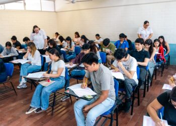Aspirantes a ingresar a la UAT presentan examen CENEVAL