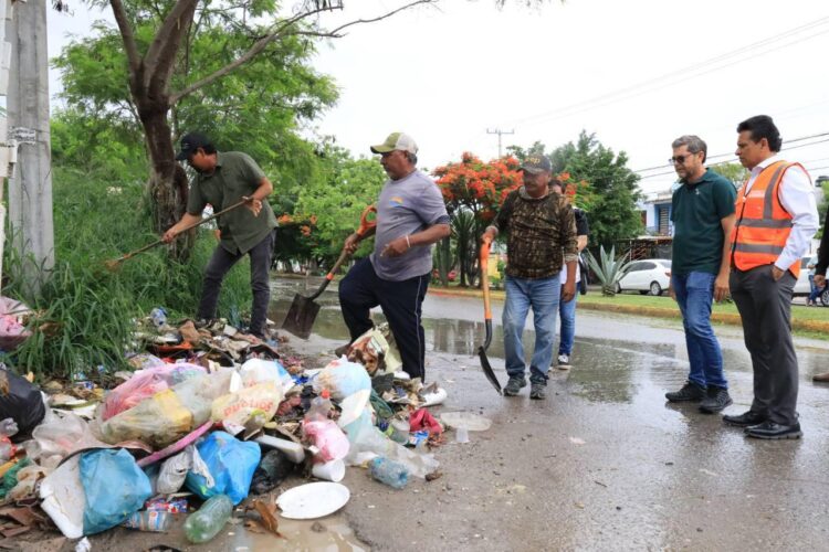 Recorre y supervisa alcalde Lalo Gattás operativo de limpieza en puntos de recolección de basura.