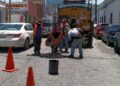 Con intenso bacheo, reparan calles dañadas por lluvias en Victoria.