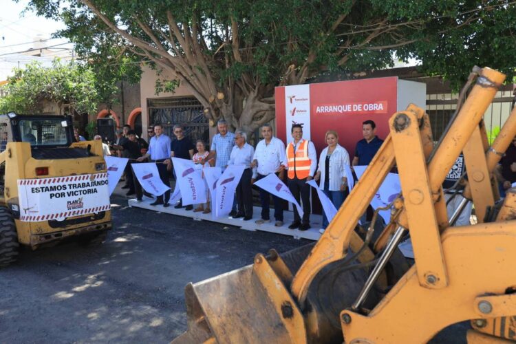 Dan banderazo a pavimentación de calle del Fracc. Las Misiones.