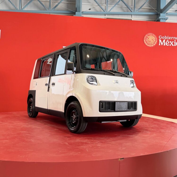 “Presentan Olinia, primer vehículo eléctrico mexicano