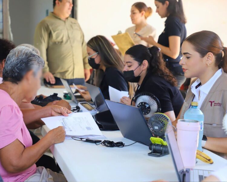 Brinda SEBIEN y Salud atención en Comedores de Bienestar