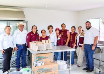 Lleva SEBIEN paquetes alimentarios y Comedor de Bienestar a familias de San Carlos