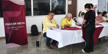 Inicia SSPT entrega de becas para fortalecer la educación de servidores públicos y sus familias