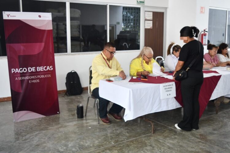 Inicia SSPT entrega de becas para fortalecer la educación de servidores públicos y sus familias